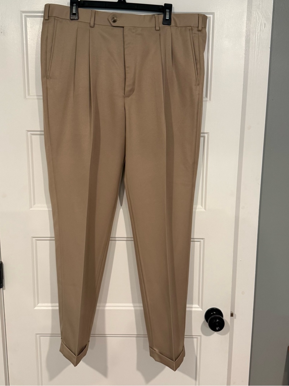 Roundtree & Yorke Men's Pleated Dress Pants in Khaki Tan 40x32